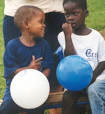 Kindergartenjungen in Sdafrika